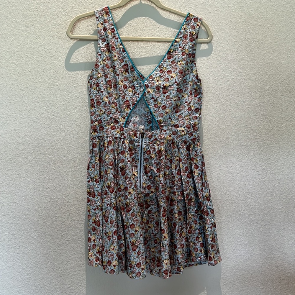 Flower Patterned Cropped Back Button-Front Mini D… - image 3